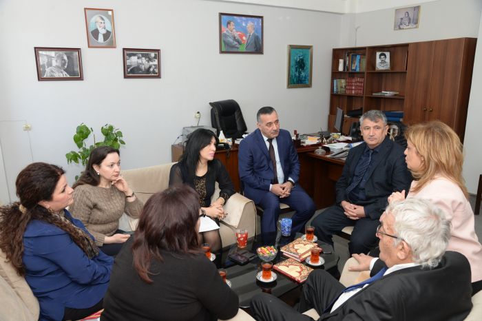 Uşaq ədəbiyyatının problemləri - “Ədəbiyyat qəzeti"nin müzakirə saatı Uşaq ədəbiyyatının problemləri - “Ədəbiyyat qəzeti"nin müzakirə saatı