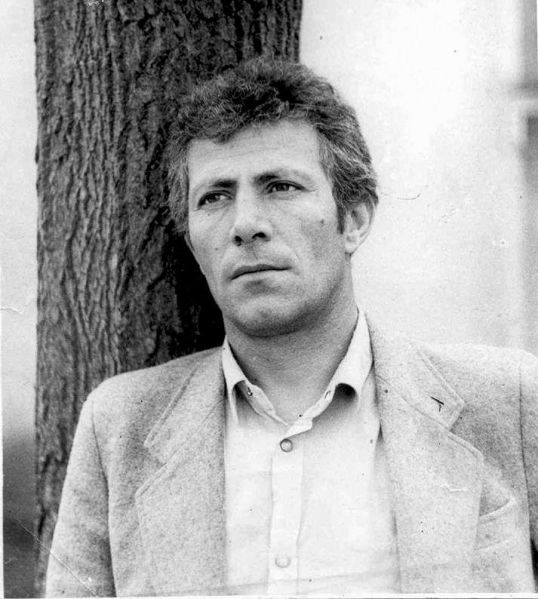 Bir ulu eşq ilə - Vaqif Yusifli - Vaqif YUSİFLİ Bir ulu eşq ilə - Vaqif Yusifli - Vaqif YUSİFLİ