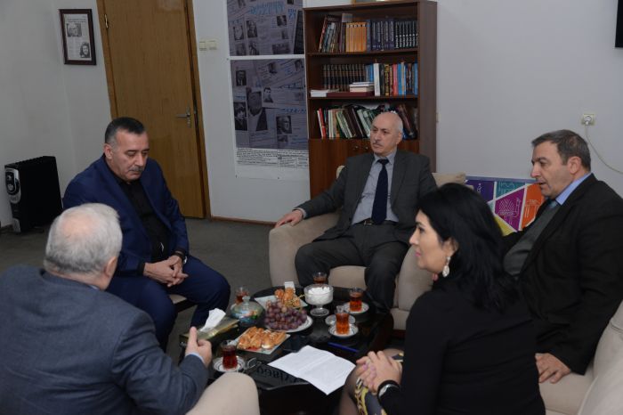 Azərbaycan Cümhuriyyəti: tarixi, siyasi və ədəbi-fəlsəfi aspektləri ilə - II hissə - Ədəbiyyat qəzetinin müzakirə saatı Azərbaycan Cümhuriyyəti: tarixi, siyasi və ədəbi-fəlsəfi aspektləri ilə - II hissə - Ədəbiyyat qəzetinin müzakirə saatı