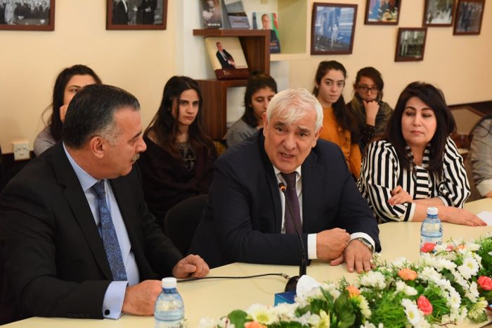 Azərbaycan Dillər Universitetində Azər Turanla görüş Azərbaycan Dillər Universitetində Azər Turanla görüş