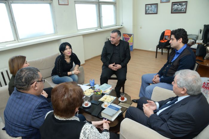 Cənubi Azərbaycan ədəbiyyatı: tarixdən bu günə... - "Ədəbiyyat qəzeti"nin müzakirə saatı Cənubi Azərbaycan ədəbiyyatı: tarixdən bu günə... - "Ədəbiyyat qəzeti"nin müzakirə saatı