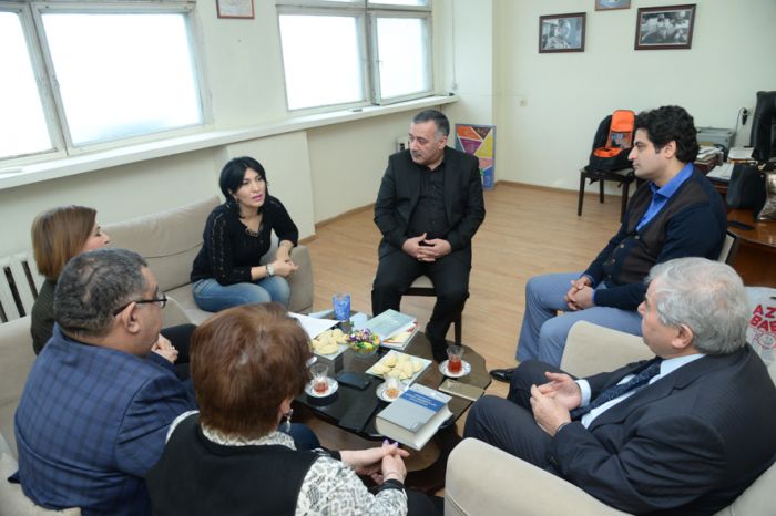 Cənubi Azərbaycan ədəbiyyatı: tarixdən bu günə... - "Ədəbiyyat qəzeti"nin müzakirə saatı