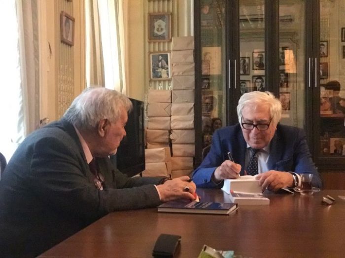 Nüfuzlu tarixçi, professor İlbər Ortaylı Yazıçılar Birliyini ziyarət edib Nüfuzlu tarixçi, professor İlbər Ortaylı Yazıçılar Birliyini ziyarət edib