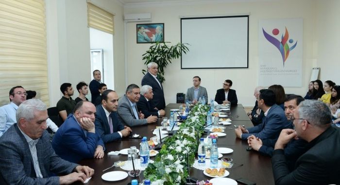“Ədəbiyyat adamı-2019” mükafatının təqdimat mərasimi keçirilib “Ədəbiyyat adamı-2019” mükafatının təqdimat mərasimi keçirilib