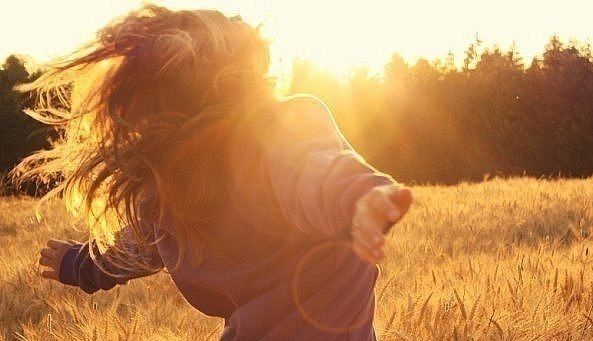 "Uçmaq qədər böyümədi qollarım..." - Şeirlər. Esmira MƏHİQIZI "Uçmaq qədər böyümədi qollarım..." - Şeirlər. Esmira MƏHİQIZI