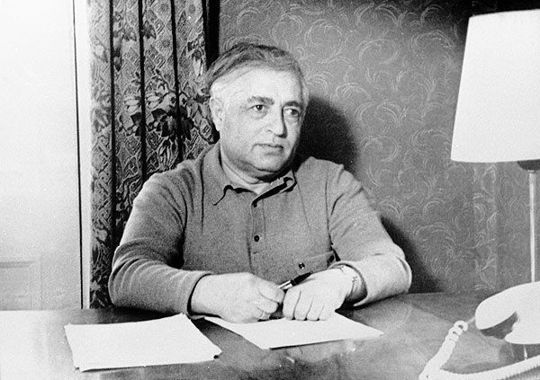 İlyas Əfəndiyevin belletristikası: təhkiyə texnikası, narrativ instrumentariləri... - Nizami Tağısoy yazır İlyas Əfəndiyevin belletristikası: təhkiyə texnikası, narrativ instrumentariləri... - Nizami Tağısoy yazır