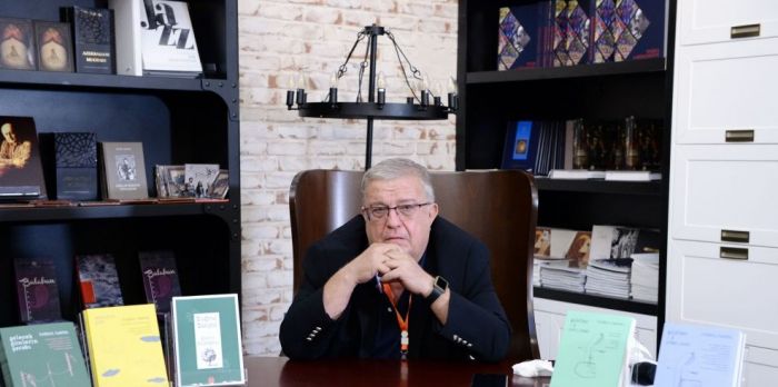 Bakı Kitab Mərkəzində türkiyəli şair Tuğrul Tanyolla görüş olub Bakı Kitab Mərkəzində türkiyəli şair Tuğrul Tanyolla görüş olub