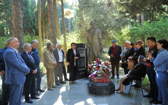 Xalq şairi Məmməd Arazın xatirəsi anılıb Xalq şairi Məmməd Arazın xatirəsi anılıb