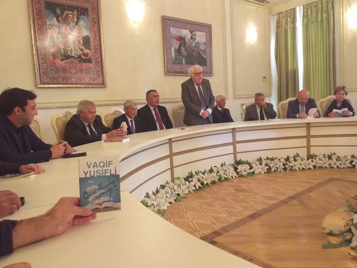 Vaqif Yusiflinin “Qanadlandıq uçmağa” kitabının imza günü keçirilib Vaqif Yusiflinin “Qanadlandıq uçmağa” kitabının imza günü keçirilib