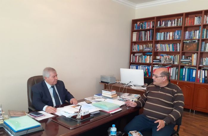 "Tarixi şəxsiyyətlərdən roman yazanda uydurmalara yol vermək olmaz" - "Sənət hücrəsi"nin budəfəki qonağı Xalq şairi Sabir Rüstəmxanlıdır "Tarixi şəxsiyyətlərdən roman yazanda uydurmalara yol vermək olmaz" - "Sənət hücrəsi"nin budəfəki qonağı Xalq şairi Sabir Rüstəmxanlıdır