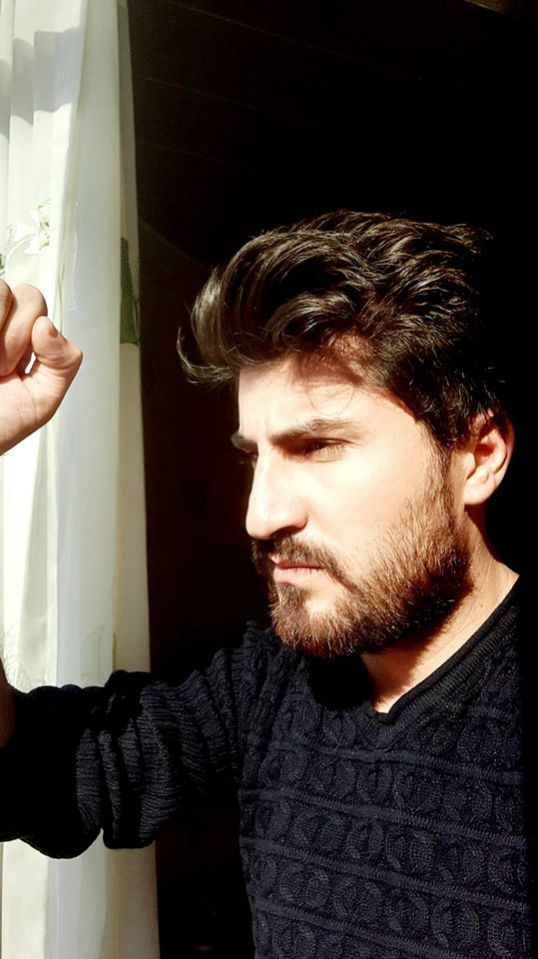 mən səni hamıdan gizlənmək üçün sevmişdim... - Ruzbeh MƏMMƏD - şeir mən səni hamıdan gizlənmək üçün sevmişdim... - Ruzbeh MƏMMƏD - şeir
