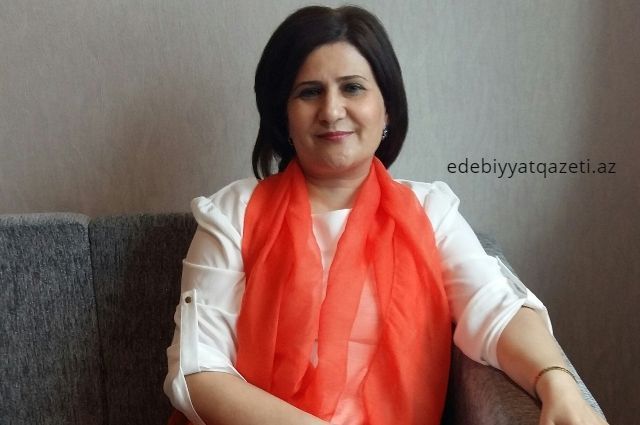 Şairin vətəni  sevgidir və yaxud Sevgi vətəndən başlayır... - Mərziyyə Nəcəfova yazır Şairin vətəni  sevgidir və yaxud Sevgi vətəndən başlayır... - Mərziyyə Nəcəfova yazır