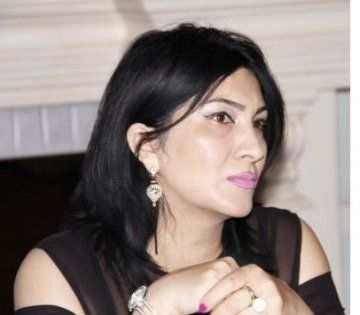 "Sevgi heykəli" önündə şair duaları - Elnarə AKİMOVA yazır - Elnarə AKİMOVA "Sevgi heykəli" önündə şair duaları - Elnarə AKİMOVA yazır - Elnarə AKİMOVA