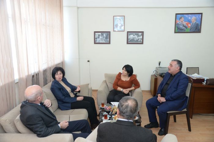 Onlar az sayları ilə cəmiyyəti irəli apara bildilər... - Müzakirə saatı: Milli ədəbi-mədəni düşüncə tariximizə baxış - II hissə Onlar az sayları ilə cəmiyyəti irəli apara bildilər... - Müzakirə saatı: Milli ədəbi-mədəni düşüncə tariximizə baxış - II hissə