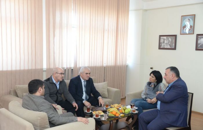 «Ədəbiyyat qəzeti»nin Müzakirə saatı: - Əjdər Olun qələminin səriştəsi imkan verib ki, o bütövlüyü yaratsın «Ədəbiyyat qəzeti»nin Müzakirə saatı: - Əjdər Olun qələminin səriştəsi imkan verib ki, o bütövlüyü yaratsın