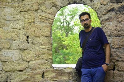 Gördüyüm quru ağac deyirdi: "Qayıtsa bir də o günlər, əyilib yerdən yarpaqlarımı yığardım"... - Ümid Nəccari - şeirlər Gördüyüm quru ağac deyirdi: "Qayıtsa bir də o günlər, əyilib yerdən yarpaqlarımı yığardım"... - Ümid Nəccari - şeirlər