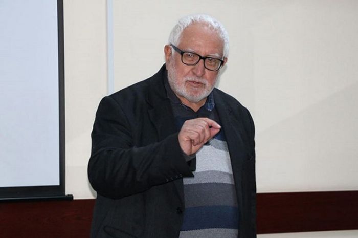 Kosmik  sirlər əhatəsində - bir adam - Cavanşir YUSİFLİ yazır Kosmik  sirlər əhatəsində - bir adam - Cavanşir YUSİFLİ yazır