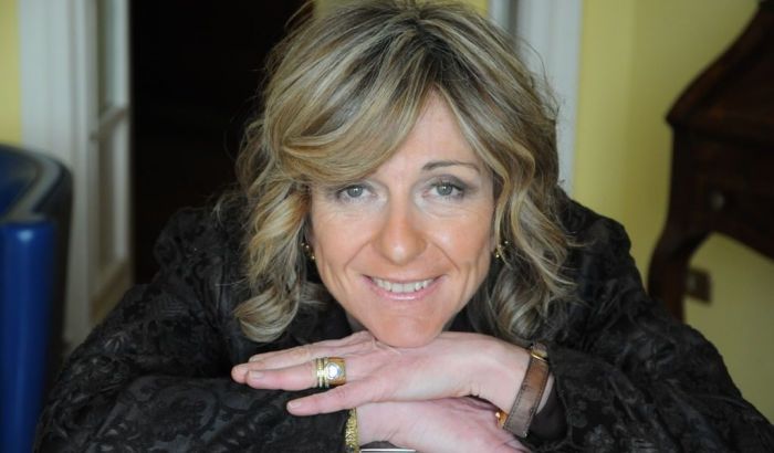 Çağdaş italyan şeiri     Laura Qaravaqlia - Söhbətləşdi: Səlim Babullaoğlu Tərcümə: Cavanşir Yusifli Çağdaş italyan şeiri     Laura Qaravaqlia - Söhbətləşdi: Səlim Babullaoğlu Tərcümə: Cavanşir Yusifli