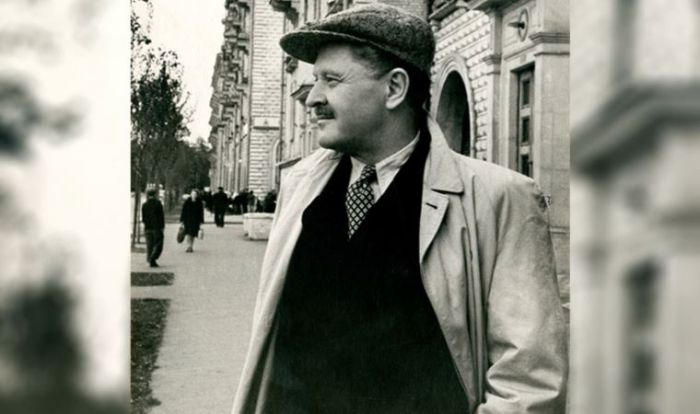 "O mavi gözlü bir devdi - Minnacık bir kadın sevdi..." - Nazim Hikmət 120 yaşında "O mavi gözlü bir devdi - Minnacık bir kadın sevdi..." - Nazim Hikmət 120 yaşında