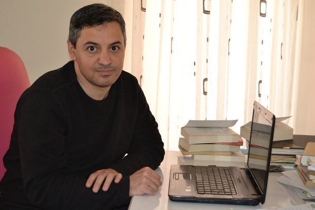 Oblomova  bənzəməmək cəhdi - “Onun romanı” rubrikasında Aqşin Yeniseylə söhbət Oblomova  bənzəməmək cəhdi - “Onun romanı” rubrikasında Aqşin Yeniseylə söhbət