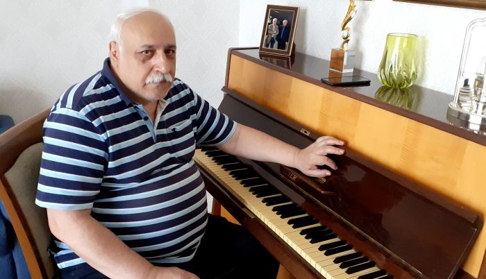 AĞIR TAXTALI KİŞİ,  yaxud OXU, TAR... - "Varislər" rubrikasının qonağı Xalq artisti Eldar Mansurovdur AĞIR TAXTALI KİŞİ,  yaxud OXU, TAR... - "Varislər" rubrikasının qonağı Xalq artisti Eldar Mansurovdur