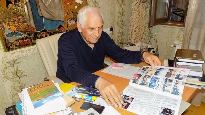 Akademik Y.E.Bertels  yazıçı Mir Cəlalın evində - Nəriman HƏSƏNZADƏ Akademik Y.E.Bertels  yazıçı Mir Cəlalın evində - Nəriman HƏSƏNZADƏ