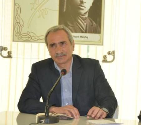 "Ovcumun içi göynəyir - saçlarına dənmi düşüb?!" - Şeirlər. Sabir YUSİFOĞLU "Ovcumun içi göynəyir - saçlarına dənmi düşüb?!" - Şeirlər. Sabir YUSİFOĞLU