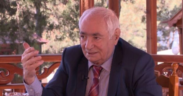 "Torpaq - etibarlı doğmam kimidir..." - Şeirlər. Vahid ƏZİZ "Torpaq - etibarlı doğmam kimidir..." - Şeirlər. Vahid ƏZİZ