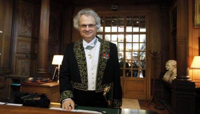 Livanlı yazar Amin Maaluf: "Şərqdə ümidi həmişə ümidsizlik izləyir" - Müsahibə Livanlı yazar Amin Maaluf: "Şərqdə ümidi həmişə ümidsizlik izləyir" - Müsahibə