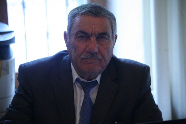 "Vətən! Sən də uca saxla başını, - Biri gedir.., yüzü gəlir yerinə!.." - Şeirlər. Əşrəf VEYSƏLLİ "Vətən! Sən də uca saxla başını, - Biri gedir.., yüzü gəlir yerinə!.." - Şeirlər. Əşrəf VEYSƏLLİ