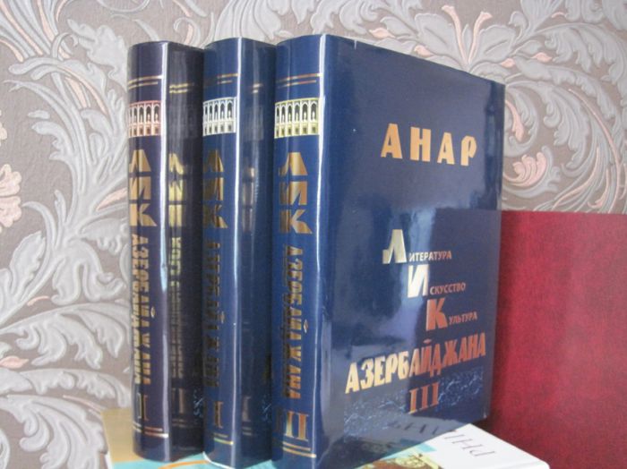 Ortadakı fakt - Yazıçının "Azərbaycan ədəbiyyatı, incəsənəti  və mədəniyyəti" üçcildliyi üzərinə Ortadakı fakt - Yazıçının "Azərbaycan ədəbiyyatı, incəsənəti  və mədəniyyəti" üçcildliyi üzərinə
