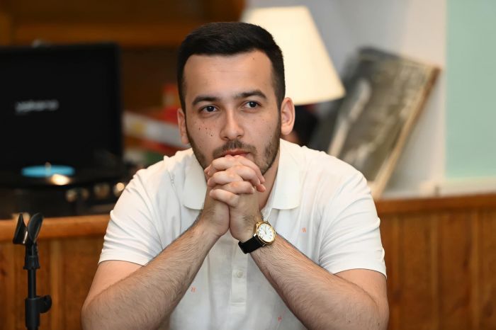 Şeirimizin  üç kəlməsi - Rəşad Nağı Mustafanın  poeziyası barədə qeydlər. Nadir  YALÇIN Şeirimizin  üç kəlməsi - Rəşad Nağı Mustafanın  poeziyası barədə qeydlər. Nadir  YALÇIN