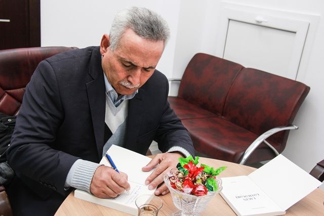 "Eşq elə dərs verdi, ustadım oldu..." - Şeirlər. İlham QƏHRƏMAN "Eşq elə dərs verdi, ustadım oldu..." - Şeirlər. İlham QƏHRƏMAN