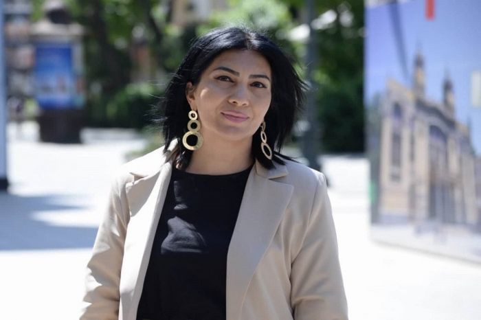 Sənətin gücü, yaxud kosmoqonik rənglərin  estetik planda təqdimi - Elnarə AKİMOVA Sənətin gücü, yaxud kosmoqonik rənglərin  estetik planda təqdimi - Elnarə AKİMOVA