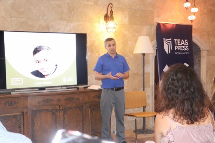 Aqşin Yenisey “Ədibin Evi”ndə gənc oxucuları ilə görüşüb - FOTOLAR Aqşin Yenisey “Ədibin Evi”ndə gənc oxucuları ilə görüşüb - FOTOLAR