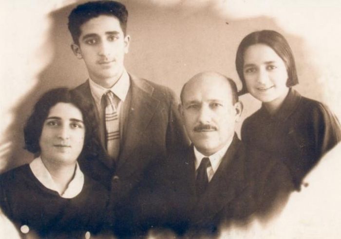 Atam, anam, qardaşım, mən və Stalin - Faktlar, mətnlər və xatirələr əsasında Cavidlərin ailə dramı. Azər TURAN Atam, anam, qardaşım, mən və Stalin - Faktlar, mətnlər və xatirələr əsasında Cavidlərin ailə dramı. Azər TURAN