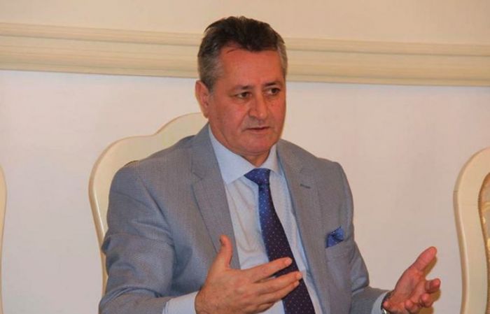 "Ədəbiyyat işi  tarixə və millətə  xidmət işidir" - Müsahibimiz AYB-nin katibi Elçin Hüseynbəylidir "Ədəbiyyat işi  tarixə və millətə  xidmət işidir" - Müsahibimiz AYB-nin katibi Elçin Hüseynbəylidir