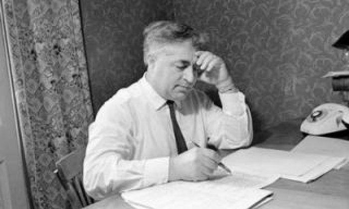 O, ədəbiyyata gəlişiylə ədəbiyyatı  ideoloji çərçivələrdən azad etdi... - Kənan HACI O, ədəbiyyata gəlişiylə ədəbiyyatı  ideoloji çərçivələrdən azad etdi... - Kənan HACI