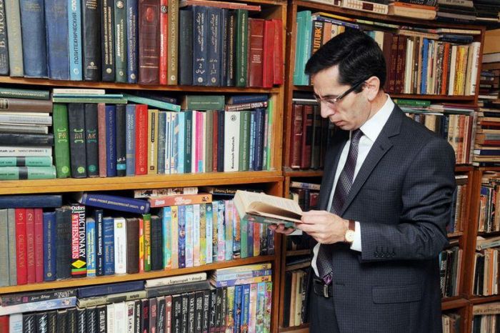 Qalxıb fərman imzaladım, hamını əfv elədim... - Qulu Ağsəsin yeni şeiri - VİDEO Qalxıb fərman imzaladım, hamını əfv elədim... - Qulu Ağsəsin yeni şeiri - VİDEO