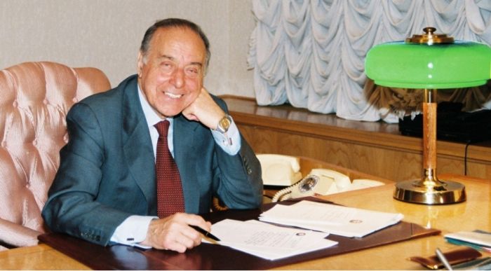 Heydər Əliyevin  ədəbiyyat meyarı:  millilik, tarixilik və müasirlik - Elnarə AKİMOVA Heydər Əliyevin  ədəbiyyat meyarı:  millilik, tarixilik və müasirlik - Elnarə AKİMOVA