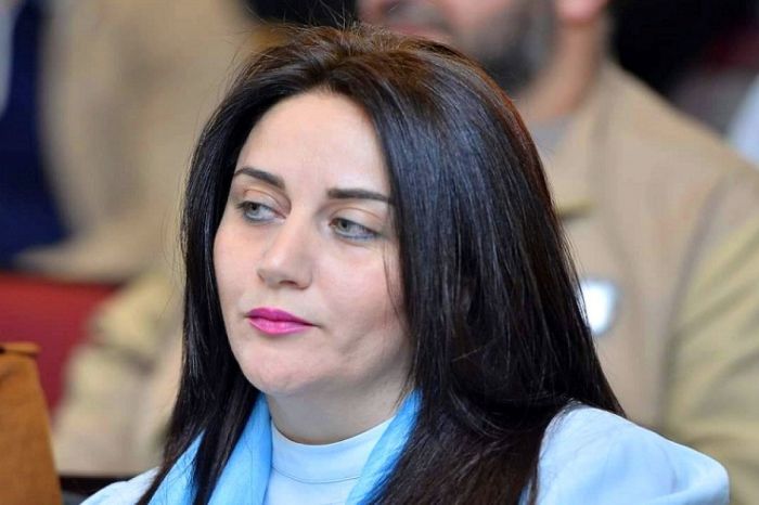 Sevgilisinə qovuşmaq istəyən əsgər,  müharibədə döyüşən aktyor,  "Qarabağ Azərbaycandır" deyən erməni əsiri - Samirə Əşrəfin "Balaca kişilər" tamaşasının  məşqindən hazırladığı reportaj - FOTOLAR Sevgilisinə qovuşmaq istəyən əsgər,  müharibədə döyüşən aktyor,  "Qarabağ Azərbaycandır" deyən erməni əsiri - Samirə Əşrəfin "Balaca kişilər" tamaşasının  məşqindən hazırladığı reportaj - FOTOLAR