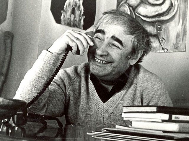 Şəhərdə qırğı nə gəzir axı?! - Nodar Dumbadzenin hekayəsi Şəhərdə qırğı nə gəzir axı?! - Nodar Dumbadzenin hekayəsi