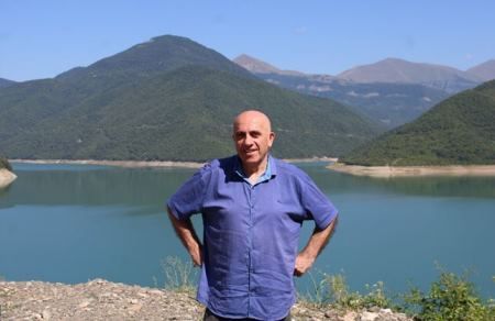 Ey uca asiman, Sən də təhlükəsiz deyilsən demək... - Gürcü şairi Davit Şemokmedelinin şeirləri Ey uca asiman, Sən də təhlükəsiz deyilsən demək... - Gürcü şairi Davit Şemokmedelinin şeirləri