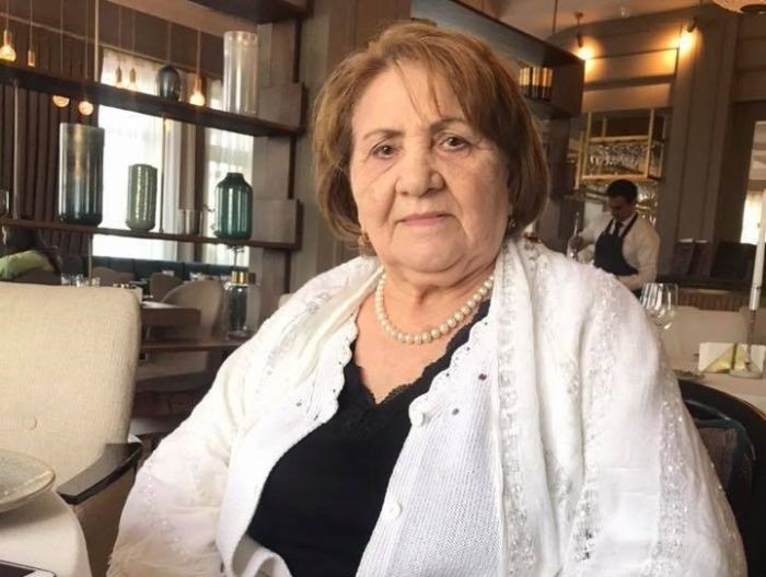 Bir vaxtlar düşməzdin qollarım üstdən, İndi də sən mənə əl ol, ayaq ol! - Şövkət Zərin Horovlunun şeirləri Bir vaxtlar düşməzdin qollarım üstdən, İndi də sən mənə əl ol, ayaq ol! - Şövkət Zərin Horovlunun şeirləri