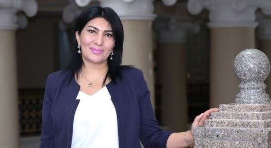 Elçinin mətnlərində Şuşa:  romantikasından Zəfər reallığına - Elnarə AKİMOVA Elçinin mətnlərində Şuşa:  romantikasından Zəfər reallığına - Elnarə AKİMOVA