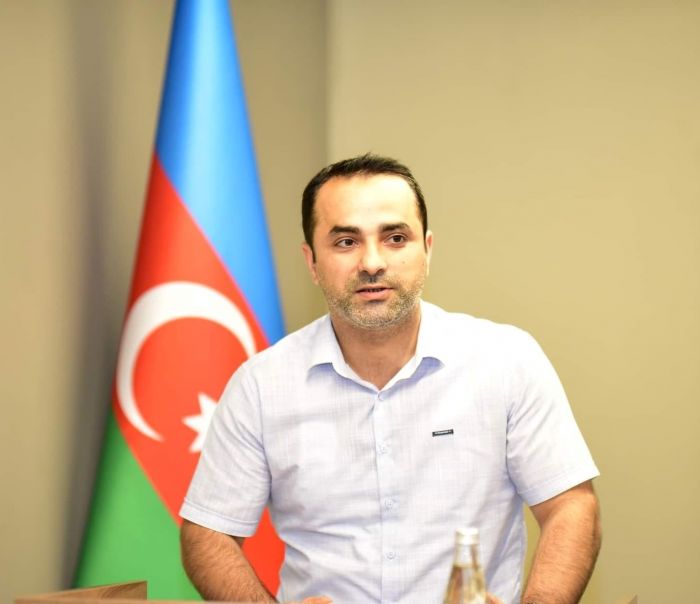 Hələ də gözümün önündə qan ağlayır əldən ayrı düşən əsgərimin barmağı... - Emin Piridən şeirlər Hələ də gözümün önündə qan ağlayır əldən ayrı düşən əsgərimin barmağı... - Emin Piridən şeirlər