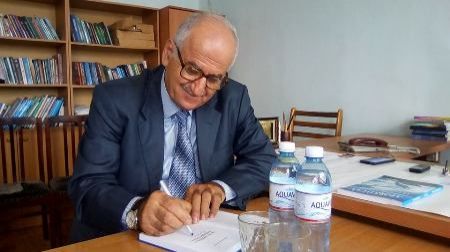 Dünyanı, həkimə aparım gərək,  Görüm ürəyində, başında nə var?.. - Fəxrəddin Teyyubun şeirləri Dünyanı, həkimə aparım gərək,  Görüm ürəyində, başında nə var?.. - Fəxrəddin Teyyubun şeirləri