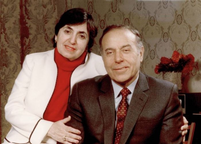 Nur bağışlayan  bir ömür... - Akademik Zərifə xanım Əliyevanın 100 illik yubileyinə. Hüseynbala MİRƏLƏMOV Nur bağışlayan  bir ömür... - Akademik Zərifə xanım Əliyevanın 100 illik yubileyinə. Hüseynbala MİRƏLƏMOV