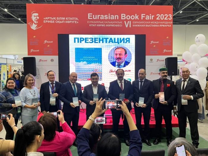 Əkbər Qoşalının Astanada qazaxcaya çevrilmiş şeirlər kitabının təqdimatı olub - FOTOLAR