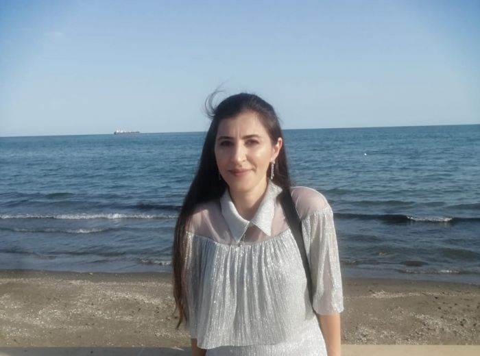 Hərdən soyunun ayaqqabıları, yalın ayaqlarla qaçın, qolları yana açın... - Sevinc Elsevərdən şeirlər Hərdən soyunun ayaqqabıları, yalın ayaqlarla qaçın, qolları yana açın... - Sevinc Elsevərdən şeirlər